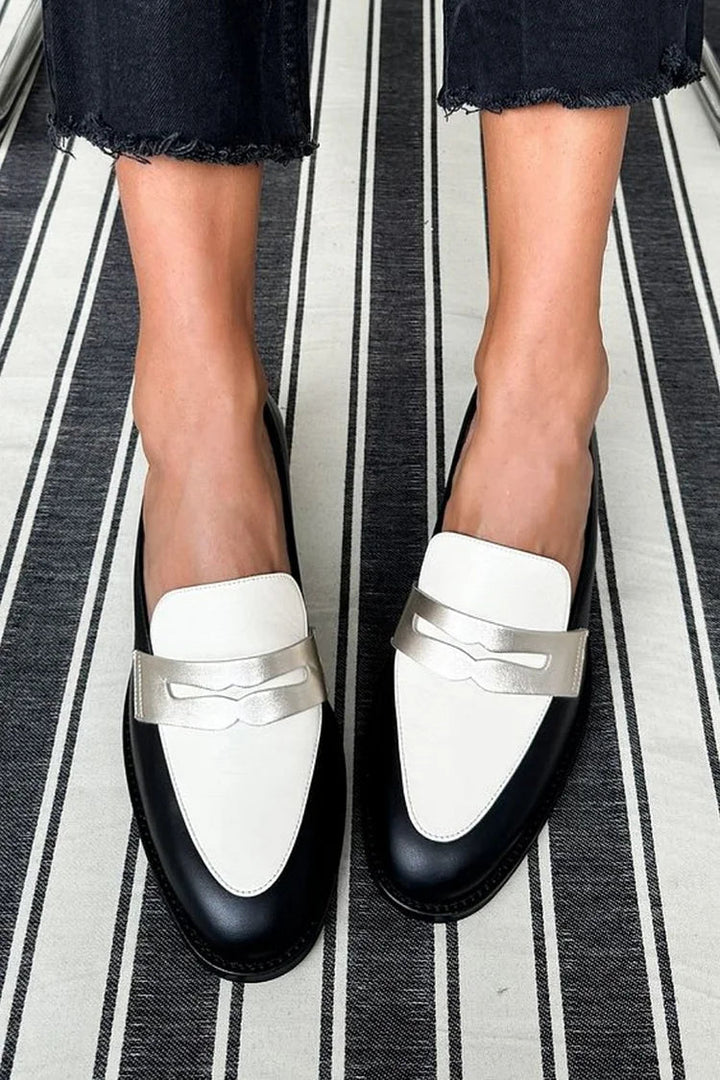 Monochromatické klasické loafers